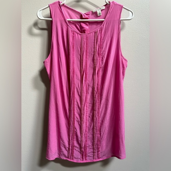 LIKE NEW | Banana Republic Pin Tuck Pleats Sleeveless Silk Blouse | Women’s 10 - Picture 1 of 6
